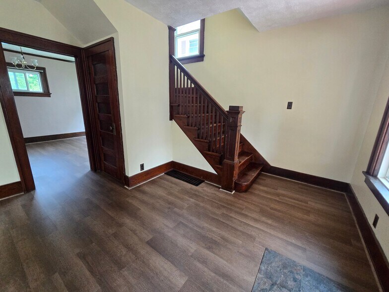 Building Photo - 1335 Highland Ct