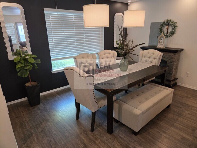 Building Photo - Check Out This Adorable 2.0 bedroom, 2.5 b...