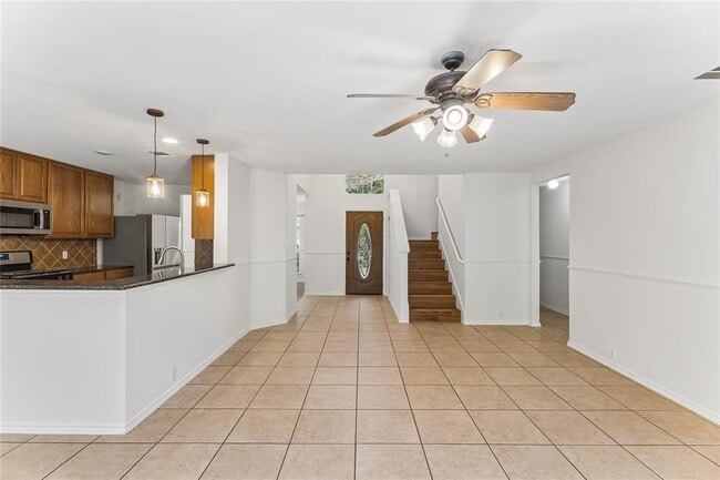 Building Photo - 2372 Paradise Ridge Dr