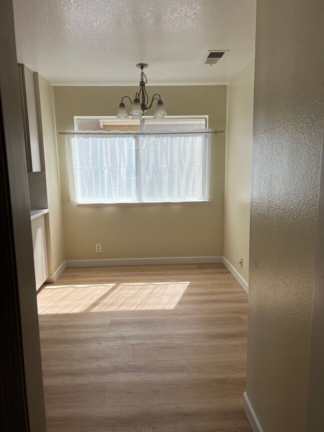 Building Photo - Spacious La Costa 3BR/3BA Townhome; gated complex w/pool, spa and tennis