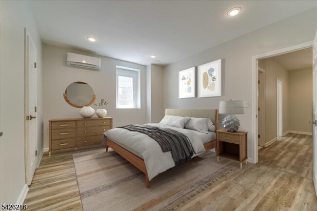 Building Photo - 38 Willowdale Ave