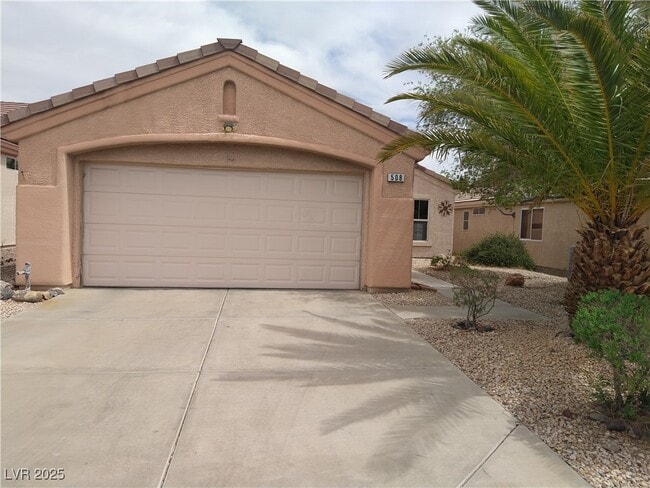 Primary Photo - 508 Edgefield Ridge Pl