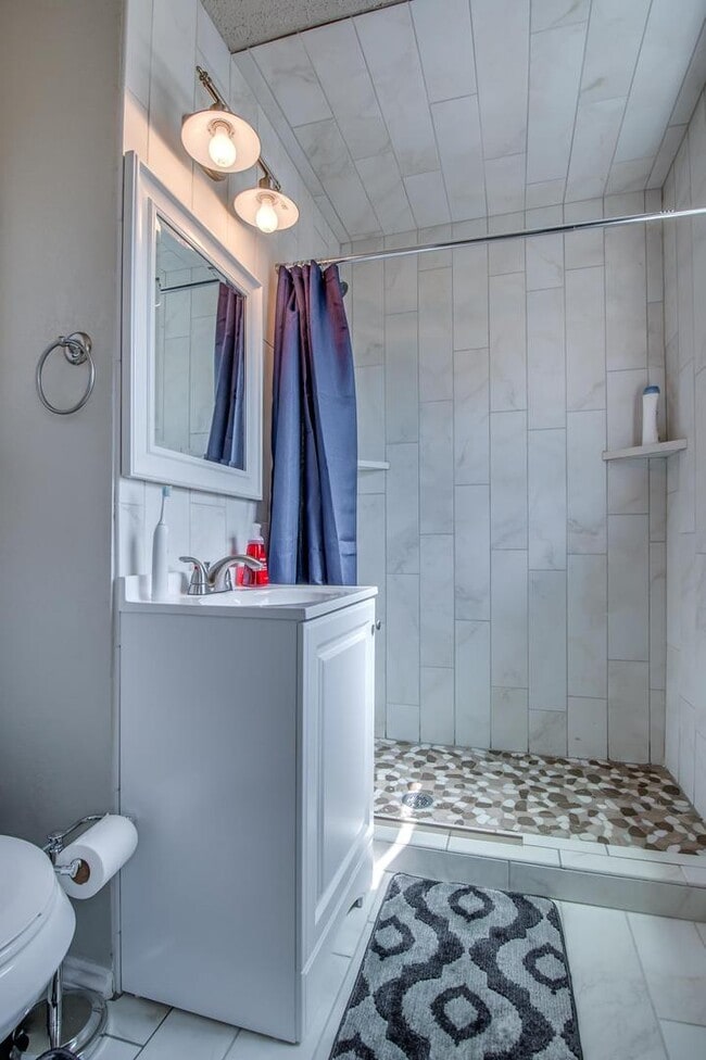 Building Photo - PRE-LEASING for AUGUST Move in - Recently Remodeled 4/2/1 near Texas Tech