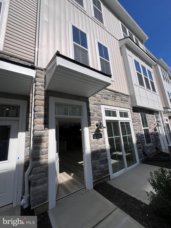 Building Photo - 8106 Donatello Dr