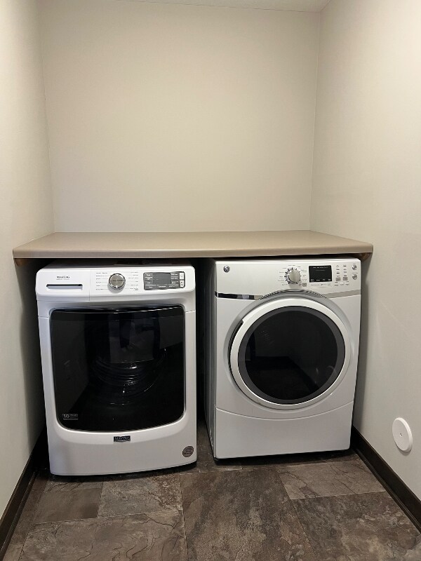 Building Photo - 622 15th Ave NE