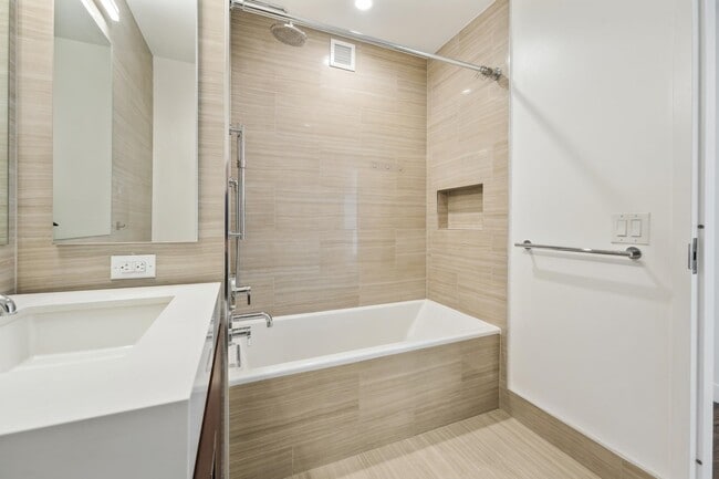 Building Photo - 99 Hudson St