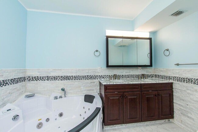 Building Photo - 235 30th St