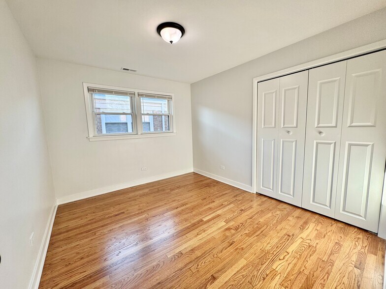 2nd bedroom - 4816 W Henderson St