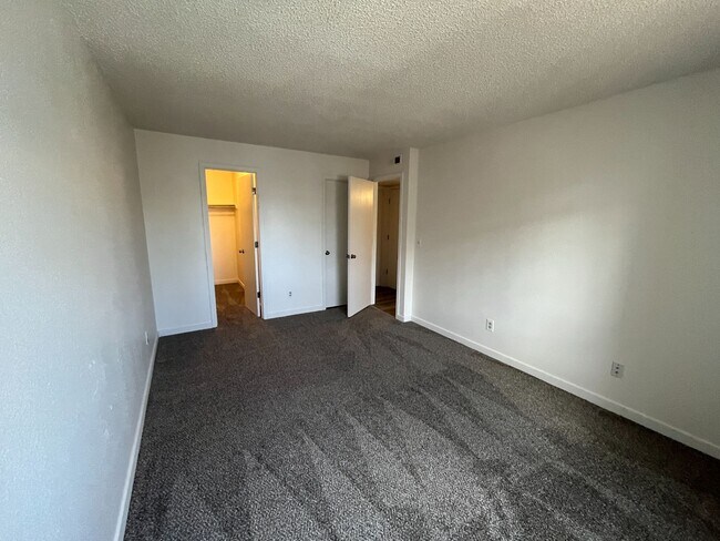 Building Photo - GORGEOUSLY REMODELED 2 bed 2 bath on 3rd floor with vaulted ceiling and skylight and in unit W/D!!