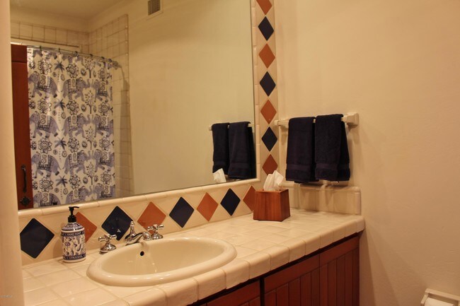 Building Photo - 7562 E High Point Dr