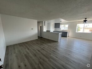 Building Photo - 2 Bed 2 bath 2 Car Garage In Bellflower