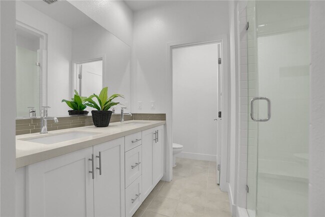 Building Photo - 140 Allusion