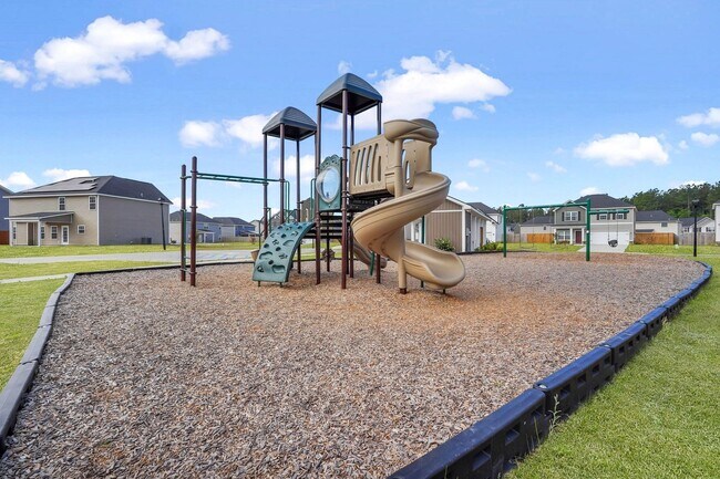 Building Photo - COMING EARLY JUNE 2026! (Pet Friendly)