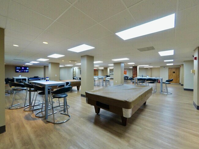 Building Photo - 1009 Harmon Cove Tower