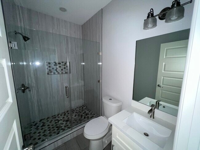 Building Photo - 1862 Castillo St