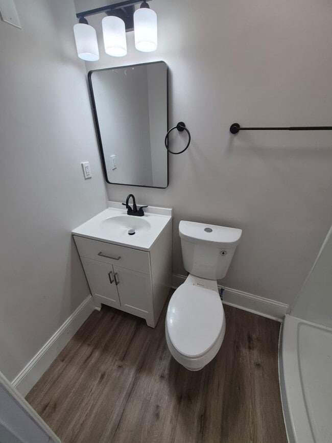 Building Photo - Newly Renovated 2-Bedroom in Elsmere – Off-Street Parking & W/D Hookups