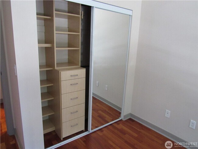 Building Photo - 1Bd/1Ba Seattle Condo