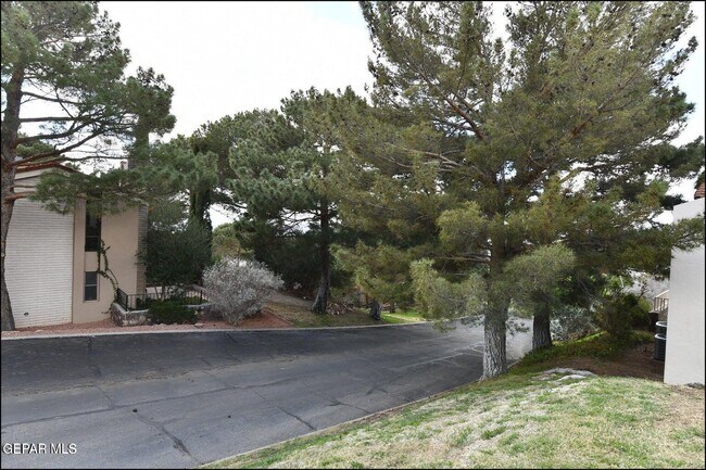 Building Photo - 5900 Mira Hermosa Dr