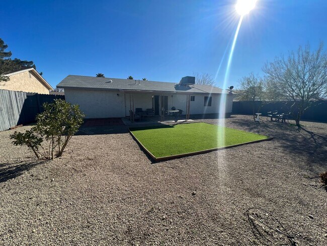 Building Photo - STUNNING 4BD/2BA SINGLE STORY IN HENDERSON. NO HOA!!