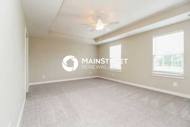 Building Photo - 4 Bedroom Pet-Friendly Home in Murfreesbor...