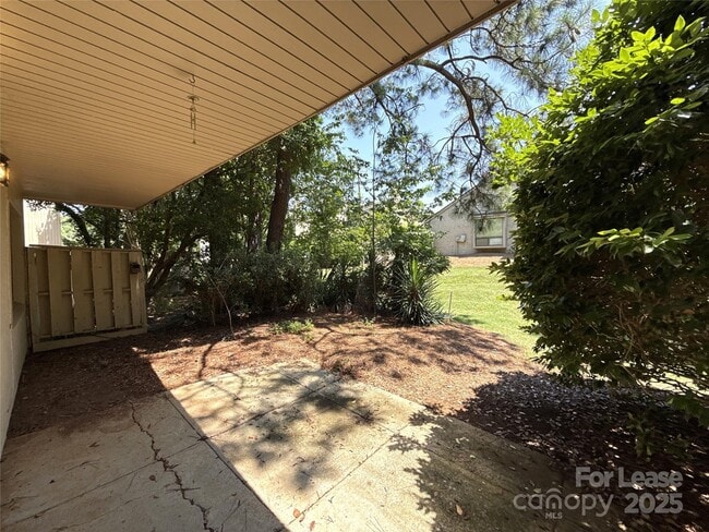 Building Photo - 3621 Willow Point Dr