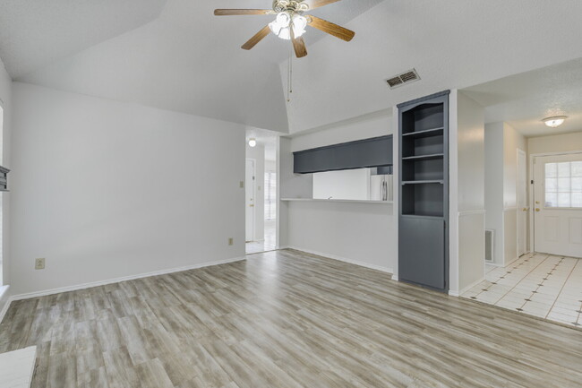 Building Photo - Cozy, Freshly Updated 3-bedroom 2-bathroom...
