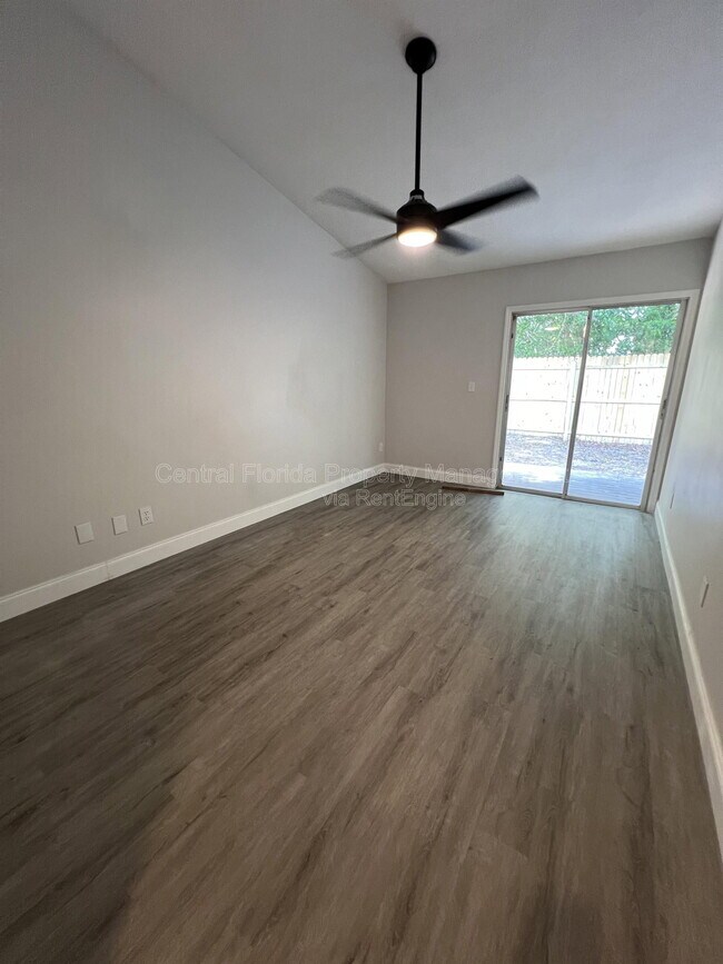 Building Photo - 914 Robinhood Ct