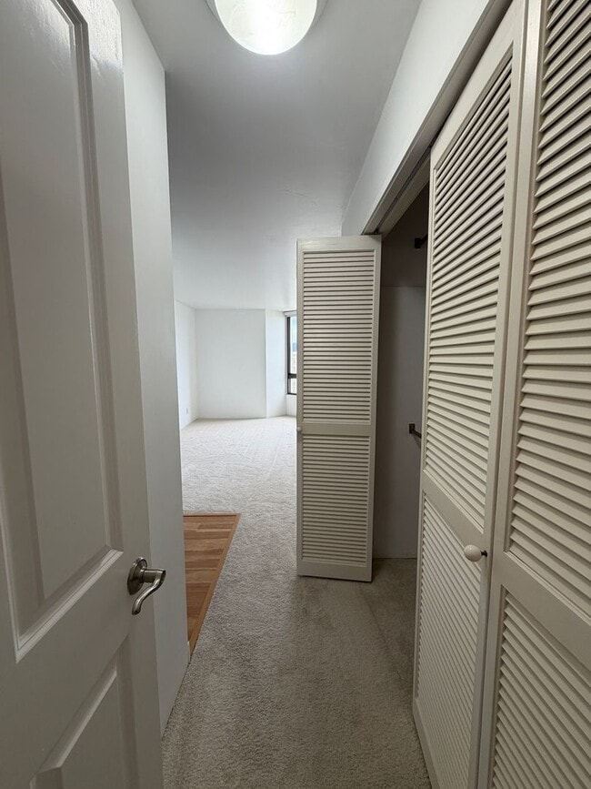 Building Photo - Luxury High-Floor Condo with Panoramic Ocean & Diamond Head Views | 2 Parking | Great Building Am...