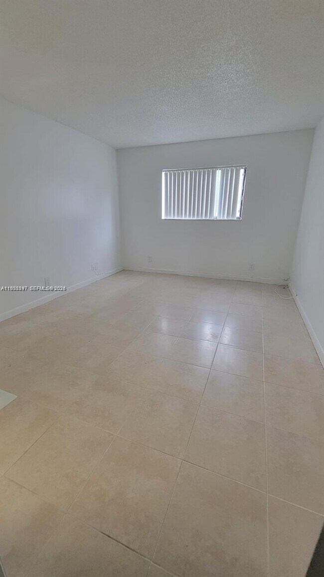 Building Photo - 2042 NW 43 Terrace