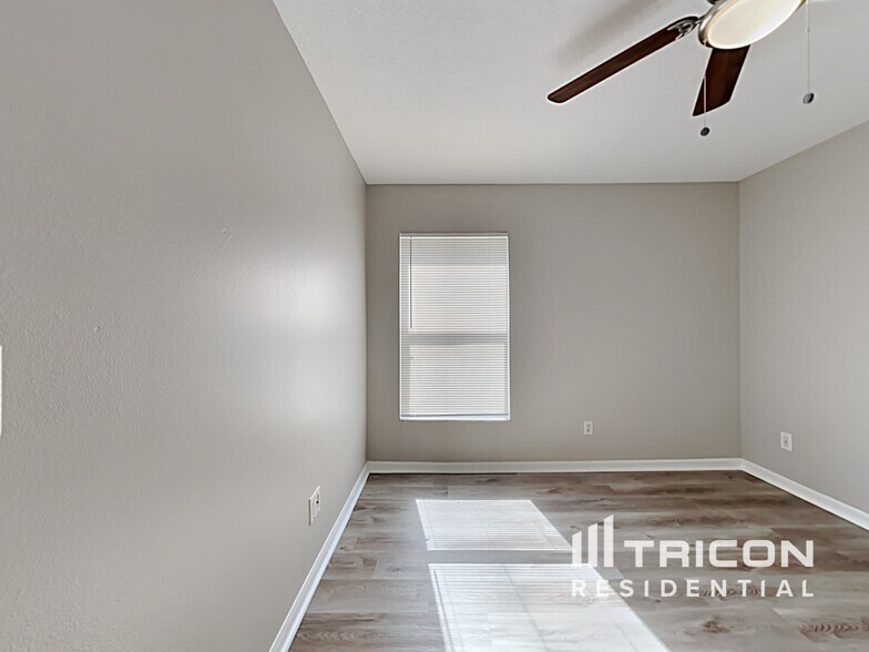 Building Photo - 8704 Persea Ct
