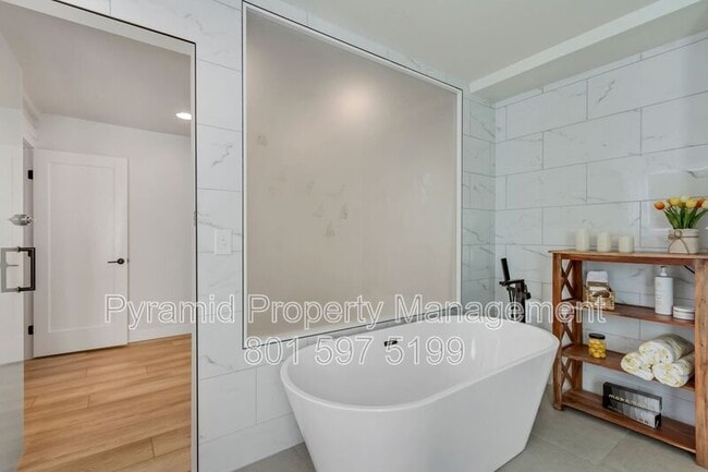Building Photo - 10971 Cindy Cir