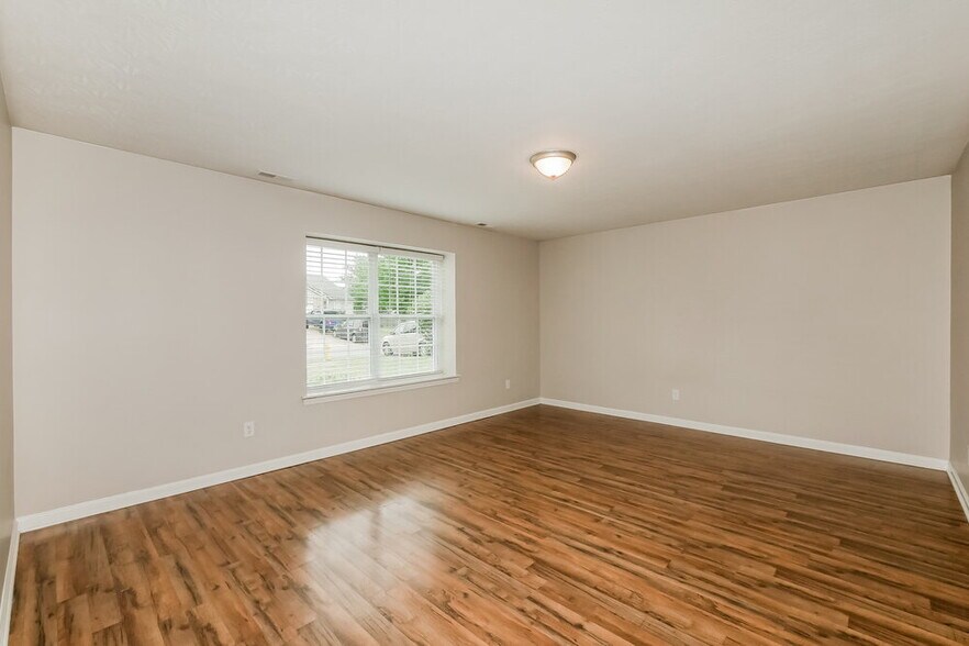 Building Photo - 4062 Magnolia Dr