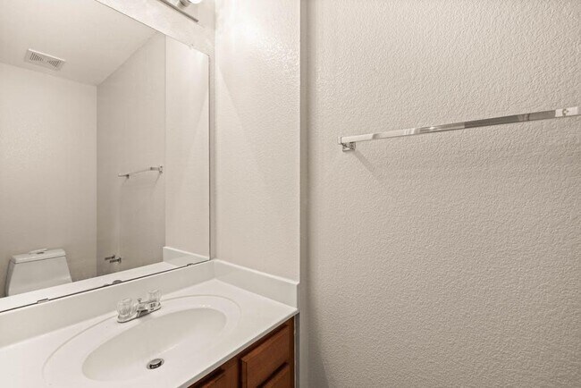 Building Photo - 204 Lauren Loop