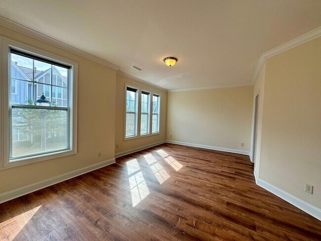 Building Photo - 563 Balsam Fir Dr