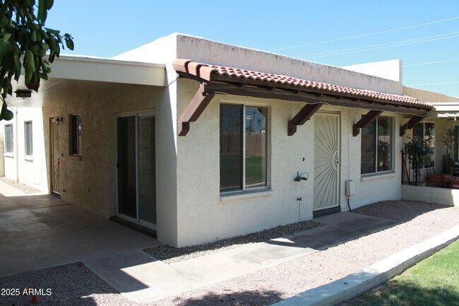 Primary Photo - 2229 N Recker Rd