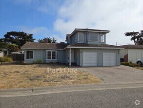Building Photo - Adorably Rustic home 2 blocks from the shore.
