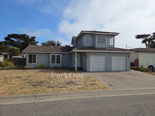 Primary Photo - Adorably Rustic home 2 blocks from the shore.