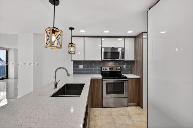 Building Photo - 600 NE 36th St