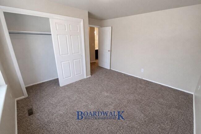 Building Photo - 661/663 N 980 W