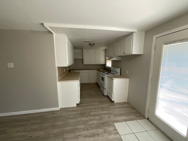 Building Photo - 1824 Lariet Ln