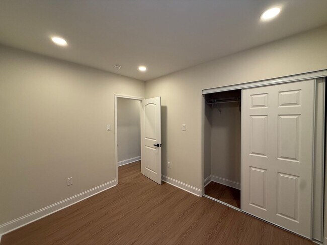 Building Photo - 1402 S 54th St