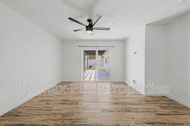 Building Photo - 5228 E Karen Dr