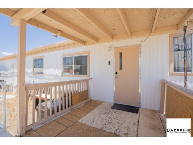 Building Photo - Escape to Comfort in this Stylish 2/1 Maye...