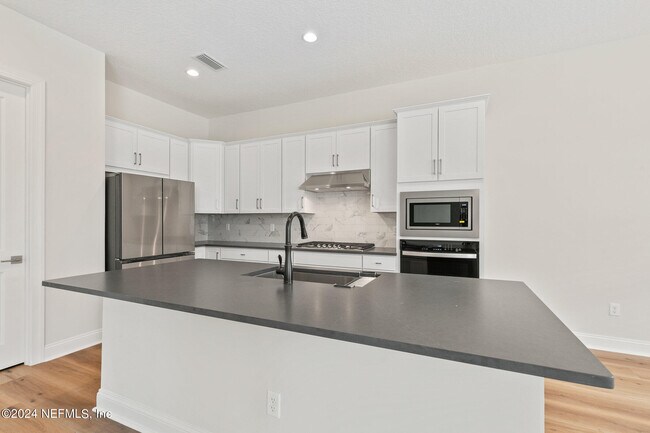 Building Photo - 120 Elm Br Rd