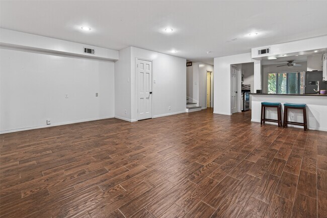 Building Photo - 5530 Holly St