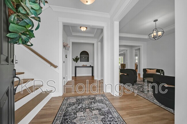 Building Photo - 629 Hayes Dr