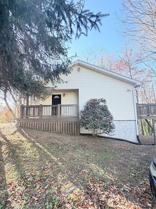 Primary Photo - West Asheville 3 Bed, 2 Bath Home For Rent