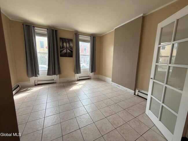 Building Photo - 403 2nd St