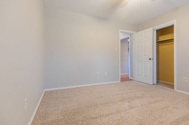 Building Photo - Charming 3 Bedroom 2 Bathroom - Spacious & Fenced Backyard