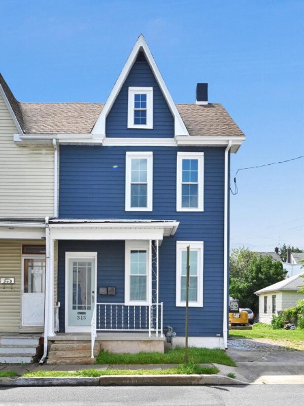 Primary Photo - 313 S 1st St